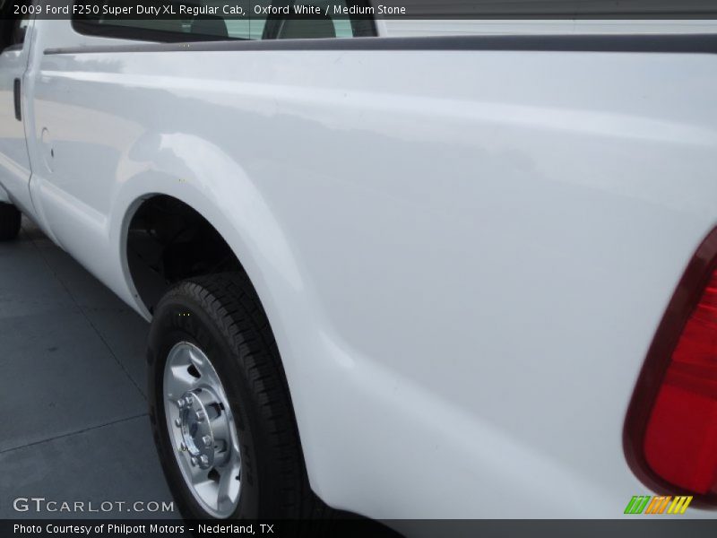 Oxford White / Medium Stone 2009 Ford F250 Super Duty XL Regular Cab