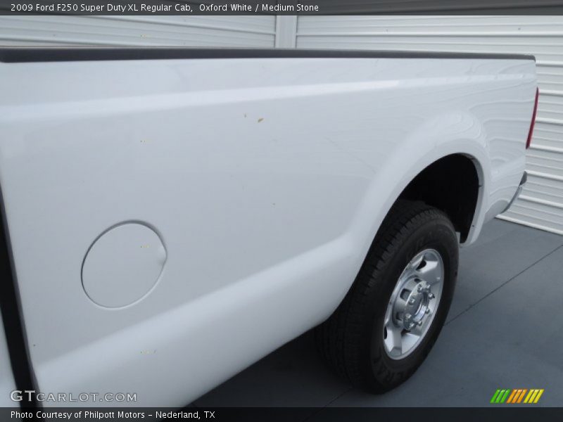 Oxford White / Medium Stone 2009 Ford F250 Super Duty XL Regular Cab