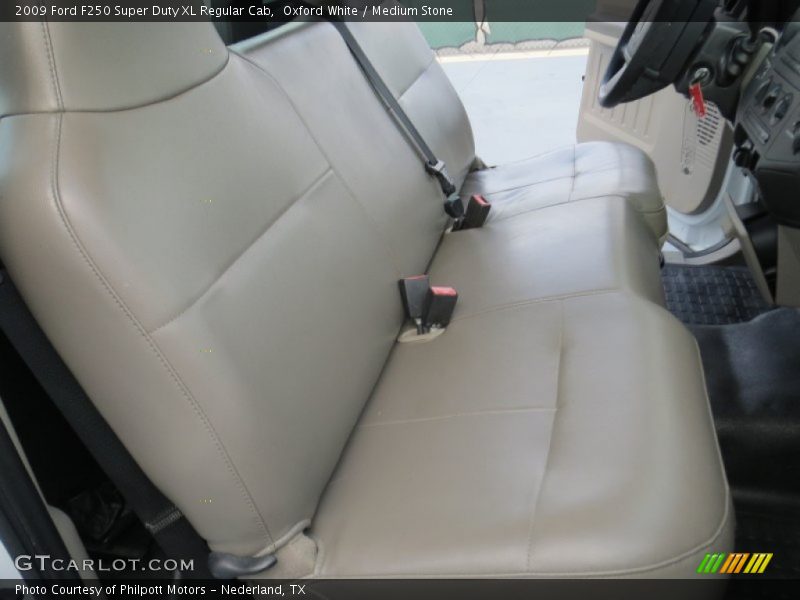 Oxford White / Medium Stone 2009 Ford F250 Super Duty XL Regular Cab