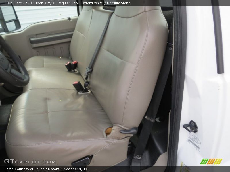 Oxford White / Medium Stone 2009 Ford F250 Super Duty XL Regular Cab