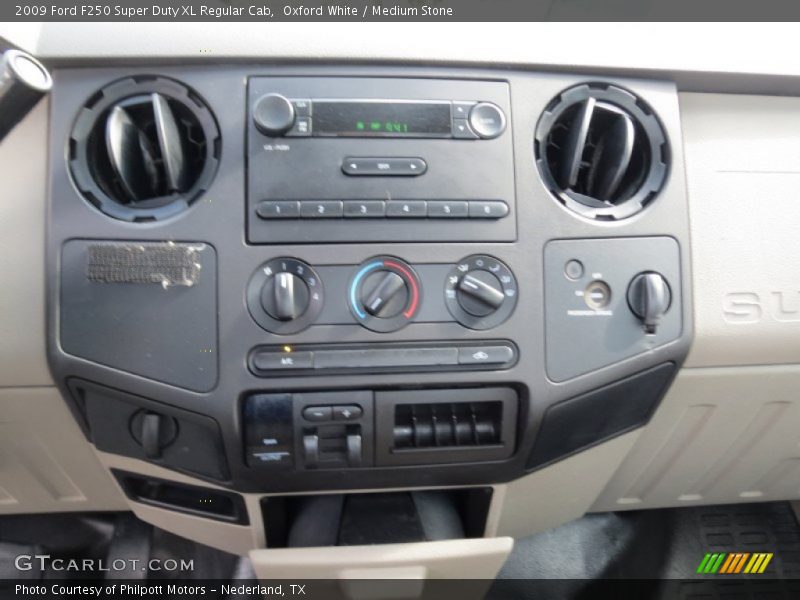 Controls of 2009 F250 Super Duty XL Regular Cab