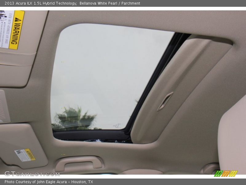Sunroof of 2013 ILX 1.5L Hybrid Technology
