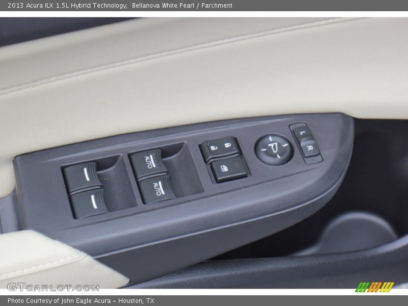 Controls of 2013 ILX 1.5L Hybrid Technology