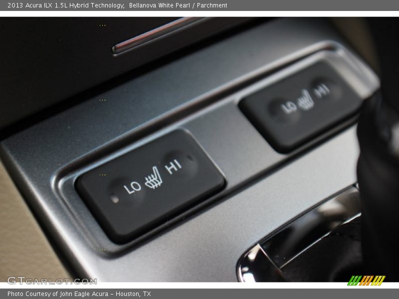 Controls of 2013 ILX 1.5L Hybrid Technology