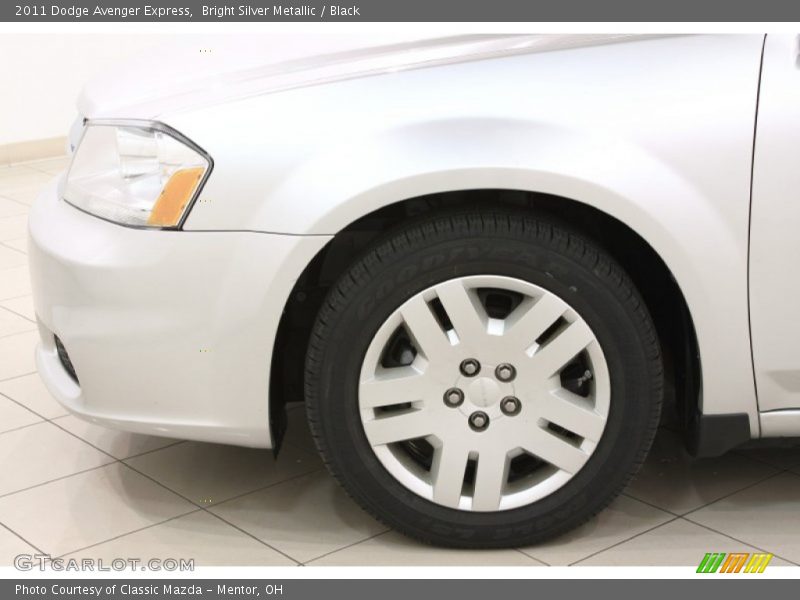 Bright Silver Metallic / Black 2011 Dodge Avenger Express
