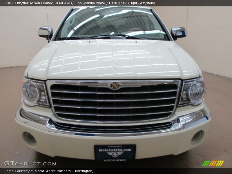 Cool Vanilla White / Dark Khaki/Light Graystone 2007 Chrysler Aspen Limited HEMI 4WD