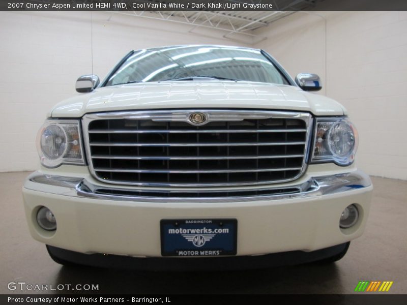 Cool Vanilla White / Dark Khaki/Light Graystone 2007 Chrysler Aspen Limited HEMI 4WD