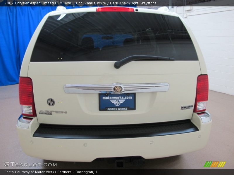 Cool Vanilla White / Dark Khaki/Light Graystone 2007 Chrysler Aspen Limited HEMI 4WD
