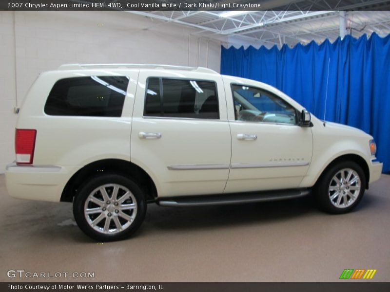 Cool Vanilla White / Dark Khaki/Light Graystone 2007 Chrysler Aspen Limited HEMI 4WD