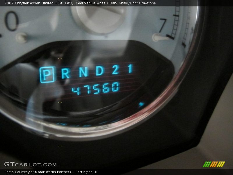 Cool Vanilla White / Dark Khaki/Light Graystone 2007 Chrysler Aspen Limited HEMI 4WD