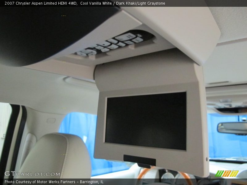 Cool Vanilla White / Dark Khaki/Light Graystone 2007 Chrysler Aspen Limited HEMI 4WD