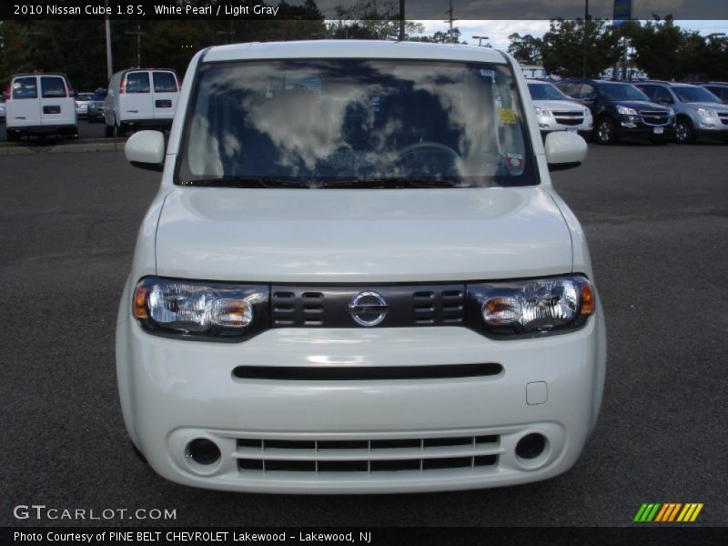 White Pearl / Light Gray 2010 Nissan Cube 1.8 S