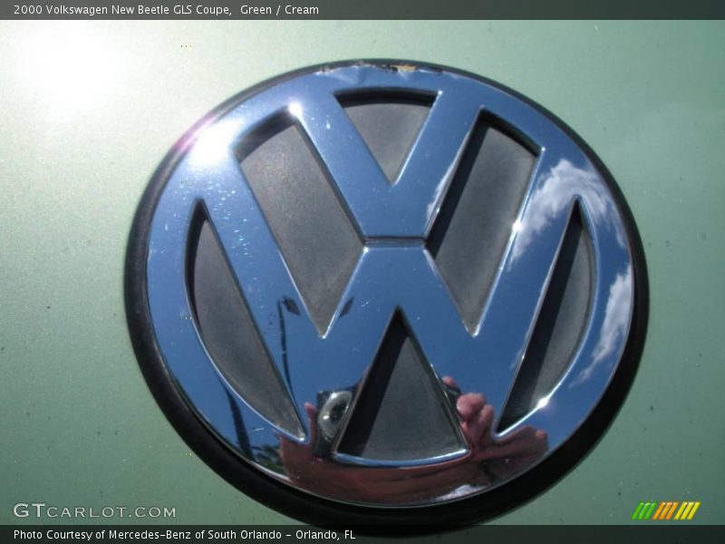 Green / Cream 2000 Volkswagen New Beetle GLS Coupe
