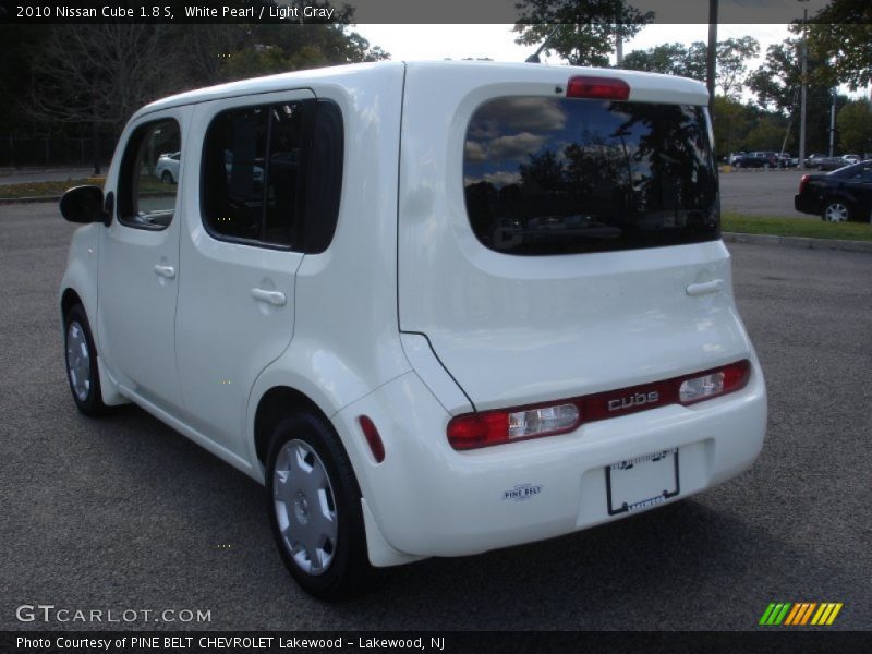 White Pearl / Light Gray 2010 Nissan Cube 1.8 S