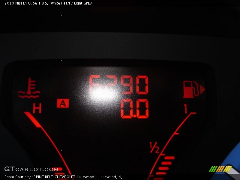 White Pearl / Light Gray 2010 Nissan Cube 1.8 S