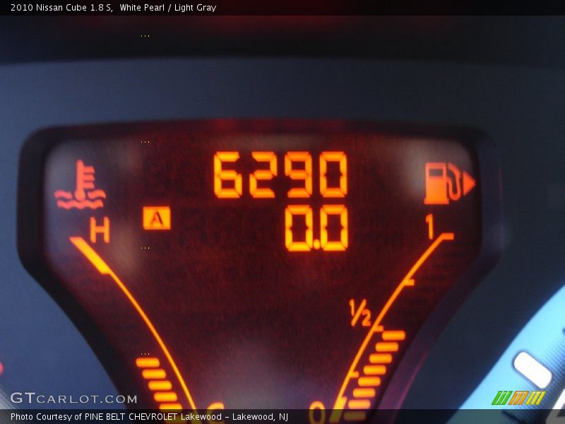 White Pearl / Light Gray 2010 Nissan Cube 1.8 S