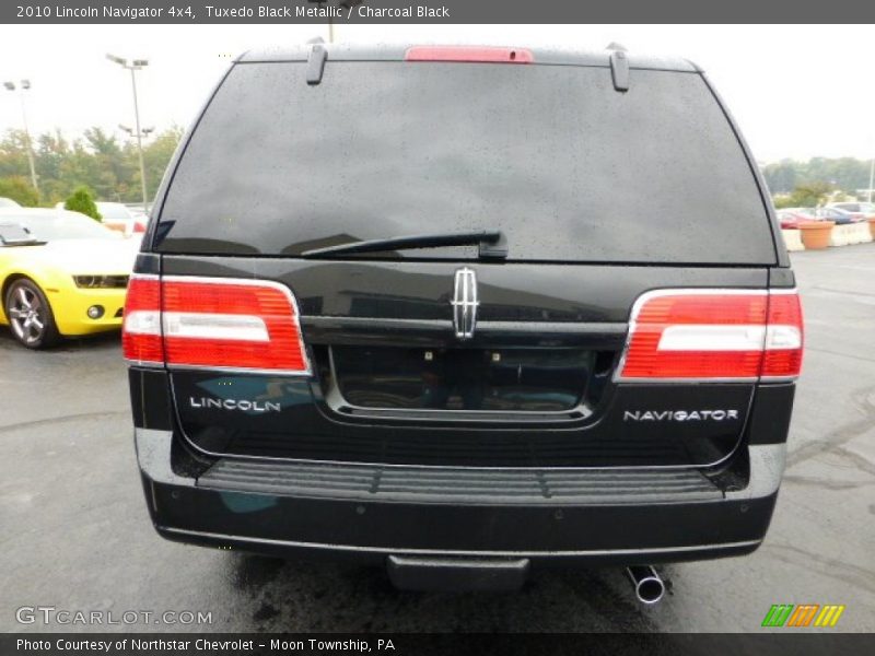 Tuxedo Black Metallic / Charcoal Black 2010 Lincoln Navigator 4x4