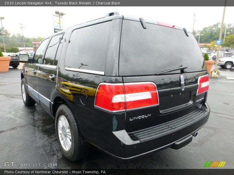 Tuxedo Black Metallic / Charcoal Black 2010 Lincoln Navigator 4x4