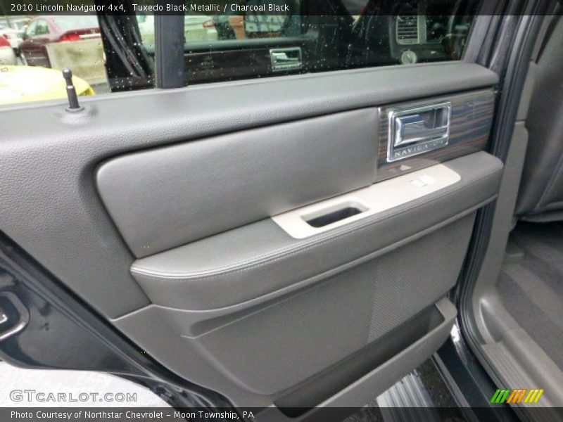 Tuxedo Black Metallic / Charcoal Black 2010 Lincoln Navigator 4x4