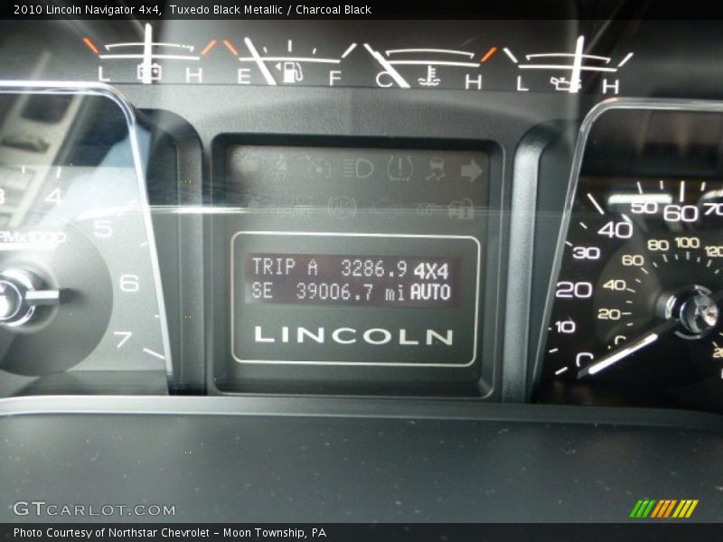 Tuxedo Black Metallic / Charcoal Black 2010 Lincoln Navigator 4x4