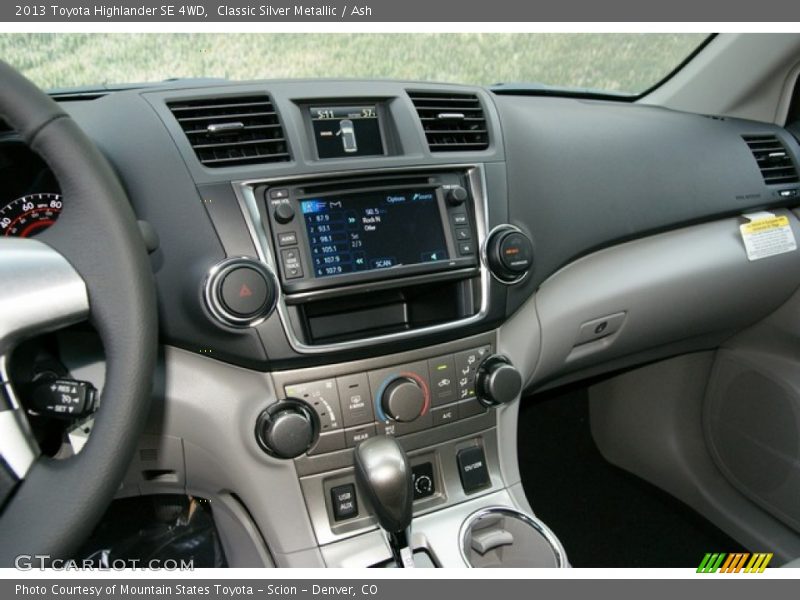 Dashboard of 2013 Highlander SE 4WD