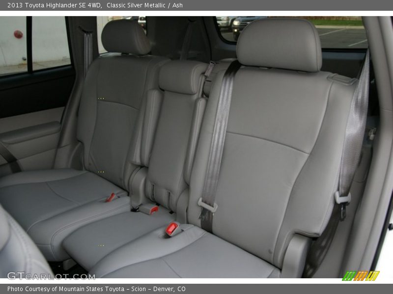 Classic Silver Metallic / Ash 2013 Toyota Highlander SE 4WD