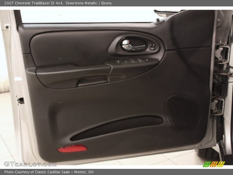Door Panel of 2007 TrailBlazer SS 4x4