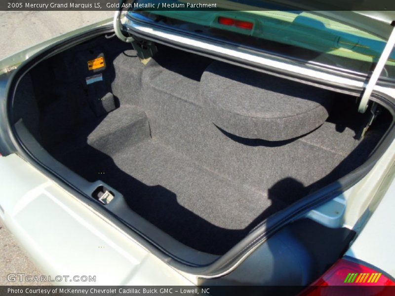  2005 Grand Marquis LS Trunk