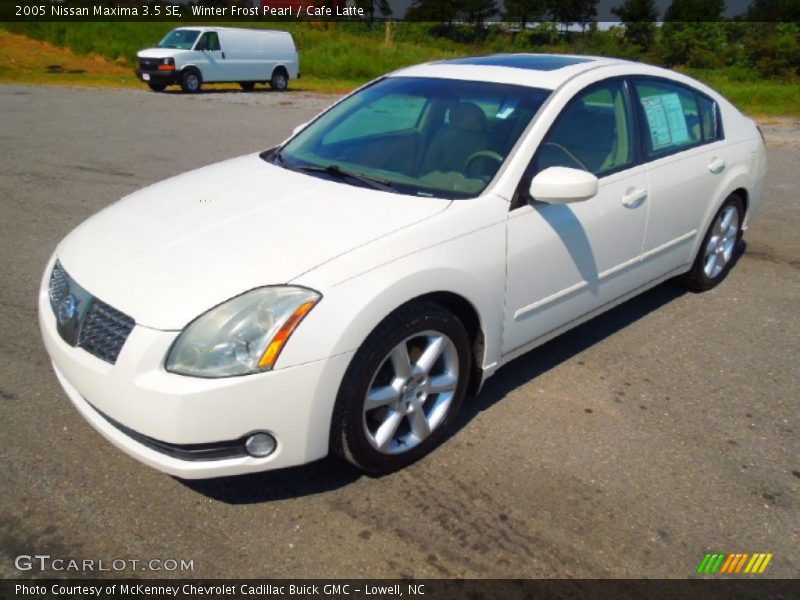 Front 3/4 View of 2005 Maxima 3.5 SE