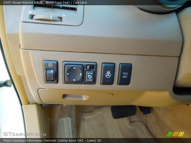 Winter Frost Pearl / Cafe Latte 2005 Nissan Maxima 3.5 SE