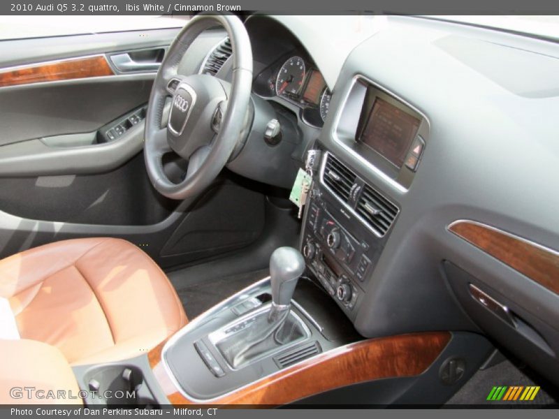 Ibis White / Cinnamon Brown 2010 Audi Q5 3.2 quattro