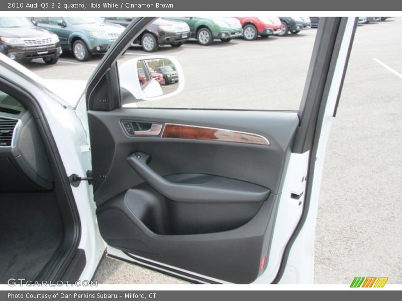 Ibis White / Cinnamon Brown 2010 Audi Q5 3.2 quattro