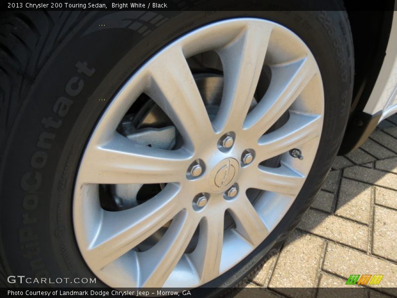 Bright White / Black 2013 Chrysler 200 Touring Sedan