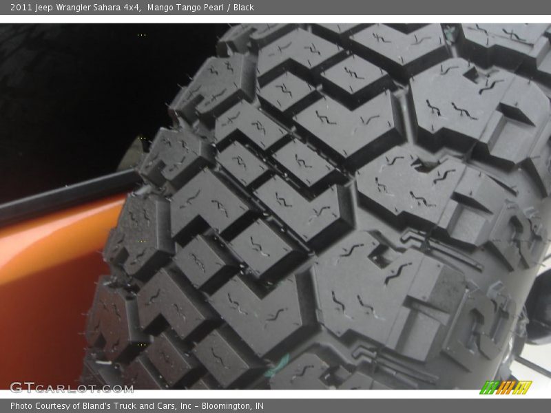 Mango Tango Pearl / Black 2011 Jeep Wrangler Sahara 4x4
