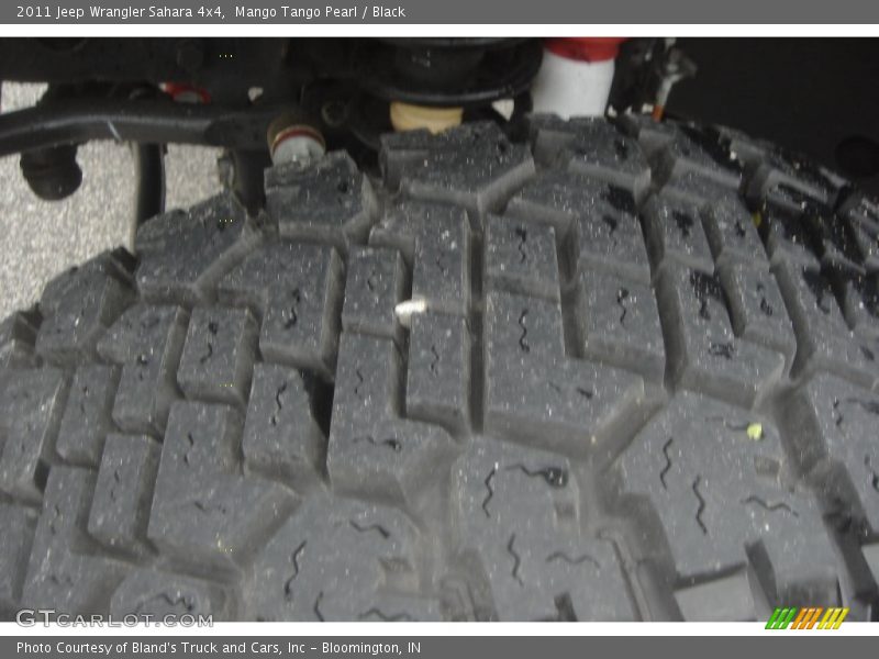 Mango Tango Pearl / Black 2011 Jeep Wrangler Sahara 4x4
