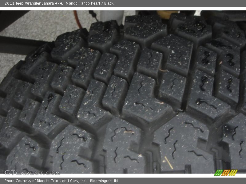 Mango Tango Pearl / Black 2011 Jeep Wrangler Sahara 4x4