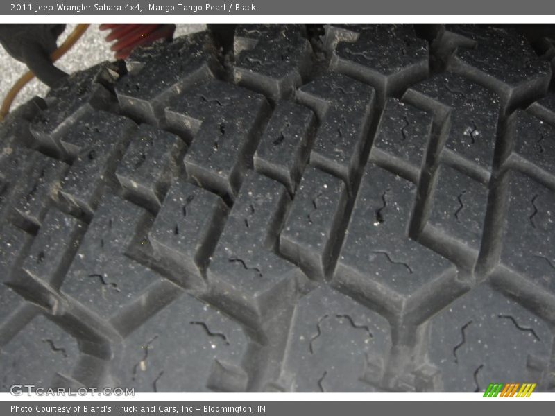 Mango Tango Pearl / Black 2011 Jeep Wrangler Sahara 4x4