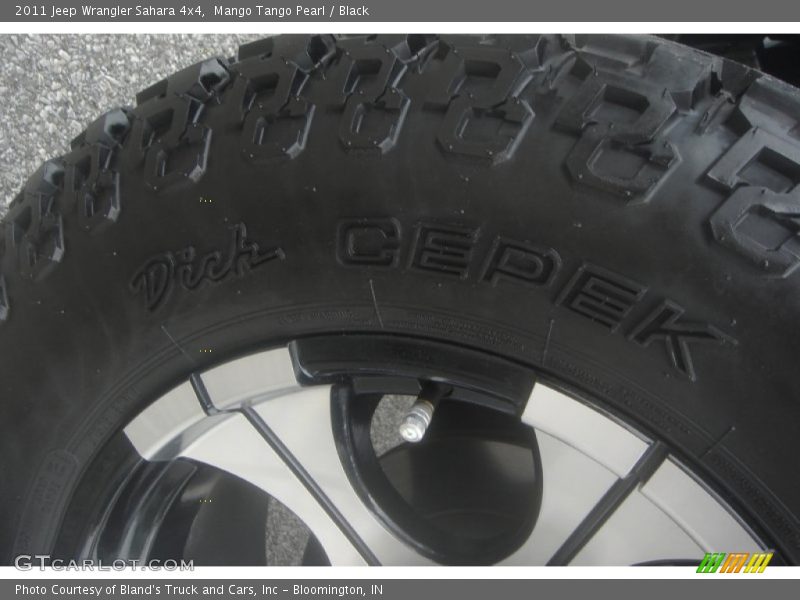 Mango Tango Pearl / Black 2011 Jeep Wrangler Sahara 4x4