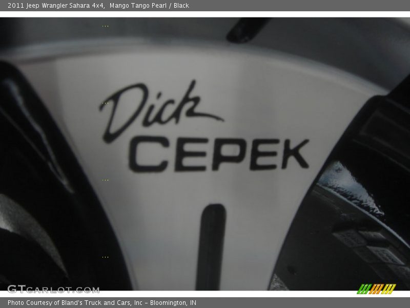 Mango Tango Pearl / Black 2011 Jeep Wrangler Sahara 4x4
