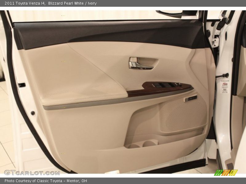 Blizzard Pearl White / Ivory 2011 Toyota Venza I4