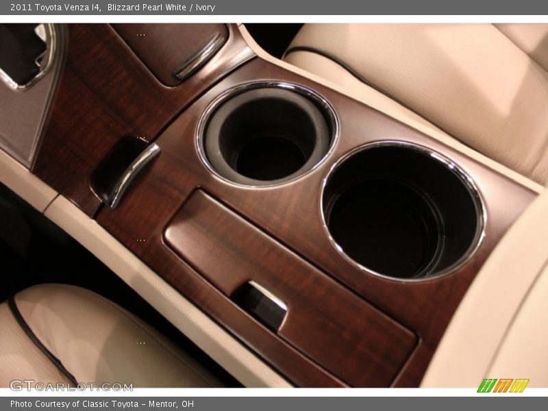 Blizzard Pearl White / Ivory 2011 Toyota Venza I4