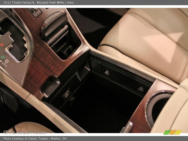 Blizzard Pearl White / Ivory 2011 Toyota Venza I4