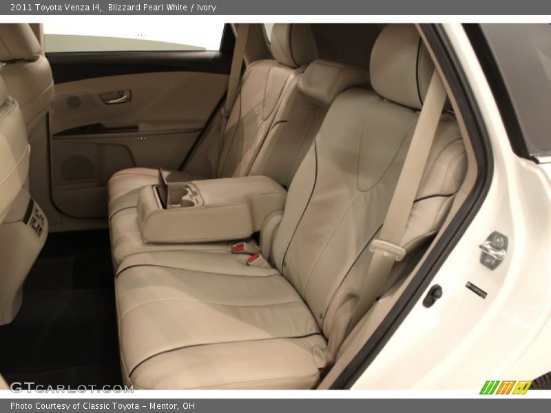 Blizzard Pearl White / Ivory 2011 Toyota Venza I4