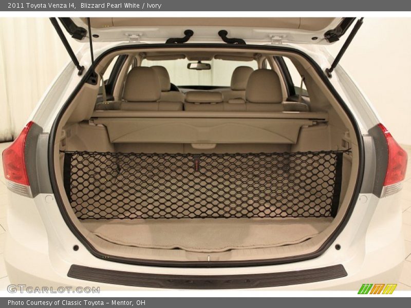 Blizzard Pearl White / Ivory 2011 Toyota Venza I4