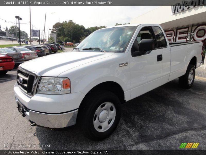 Oxford White / Black/Medium Flint 2004 Ford F150 XL Regular Cab 4x4