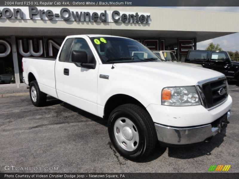 Oxford White / Black/Medium Flint 2004 Ford F150 XL Regular Cab 4x4