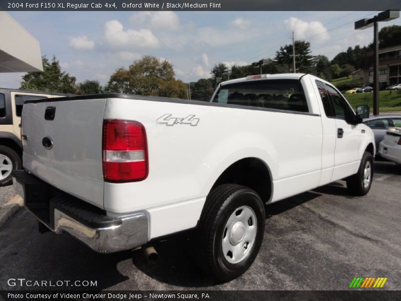 Oxford White / Black/Medium Flint 2004 Ford F150 XL Regular Cab 4x4