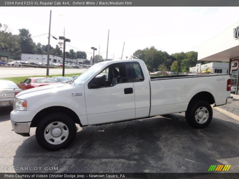 Oxford White / Black/Medium Flint 2004 Ford F150 XL Regular Cab 4x4