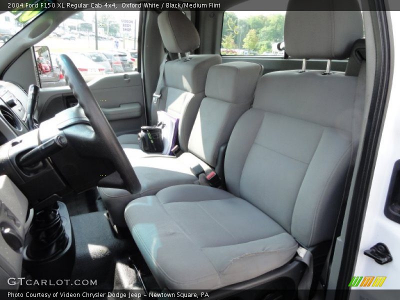 Oxford White / Black/Medium Flint 2004 Ford F150 XL Regular Cab 4x4
