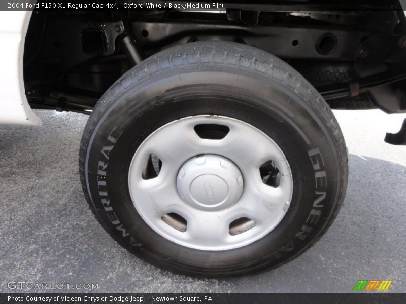 Oxford White / Black/Medium Flint 2004 Ford F150 XL Regular Cab 4x4